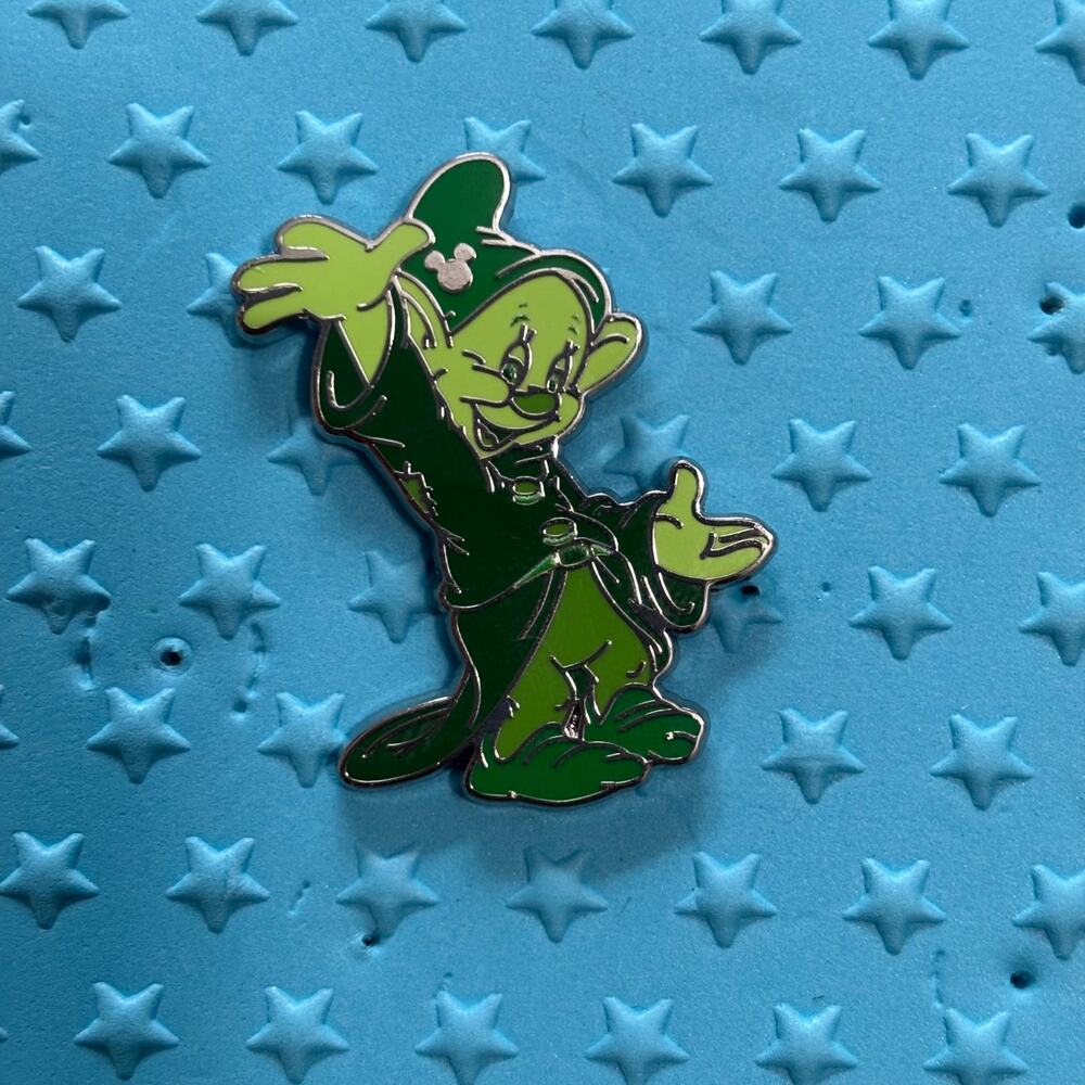 2025 Hidden Disney Wave B WDW Pin Green Color Story Dopey
